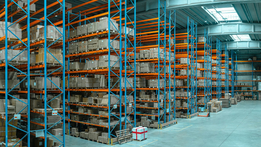 Racked cargo warehouse with loading docks